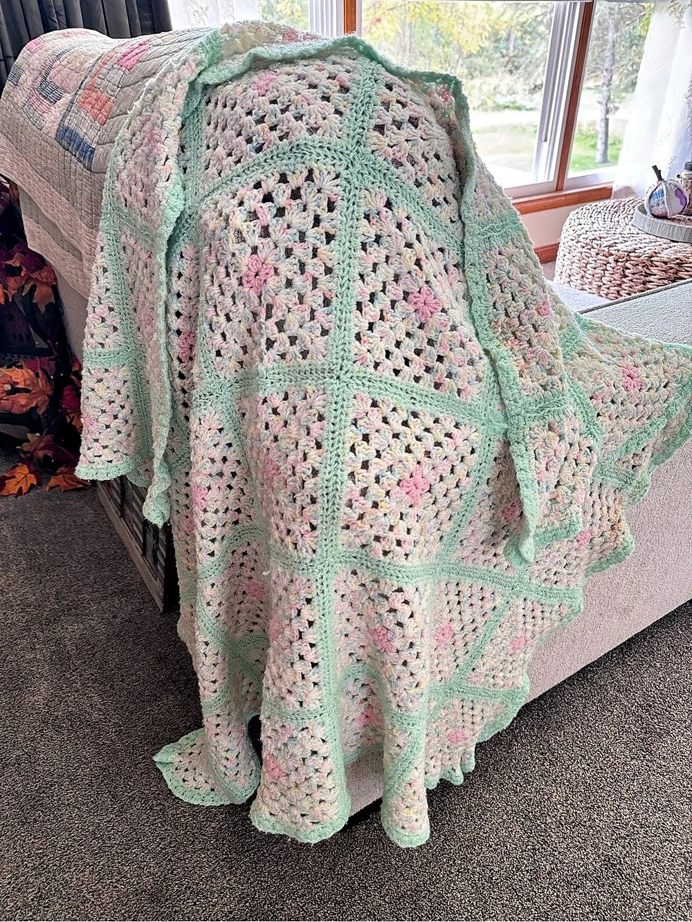 Crochet Granny Square Quilt in mint & Pink